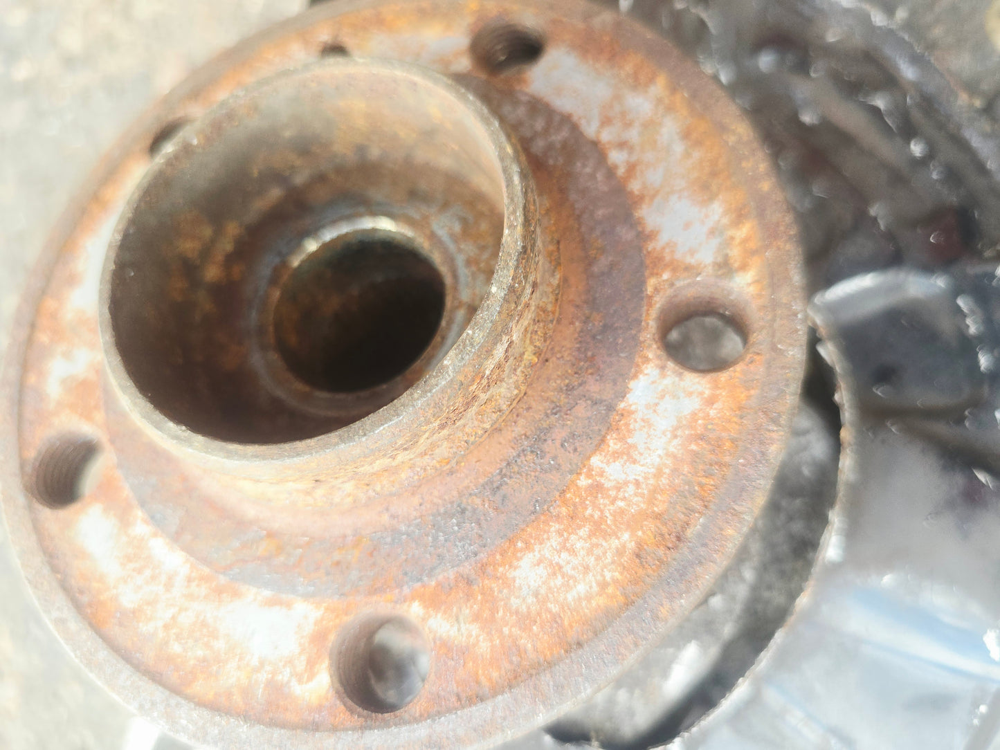 2000-2007 Volvo V70 Front Right Hub Assembly 2.4 Diesel D5244T5