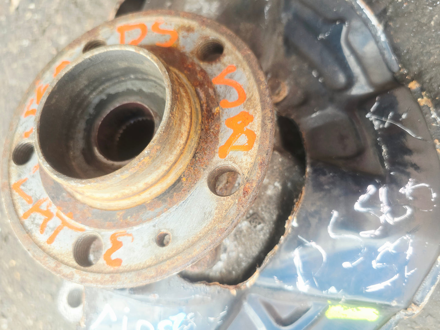 2000-2009 Volvo S60 Front Right Hub Assembly 2.4 Diesel — No ABS Sensor | VS Breakers Ltd