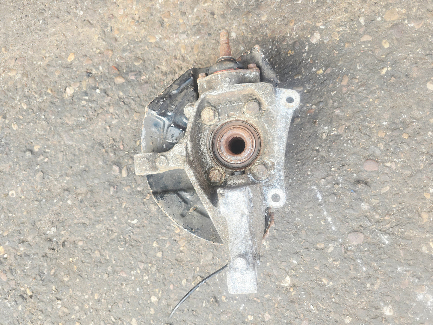 2000-2009 Volvo S60 Front Right Hub Assembly 2.4 Diesel — No ABS Sensor | VS Breakers Ltd