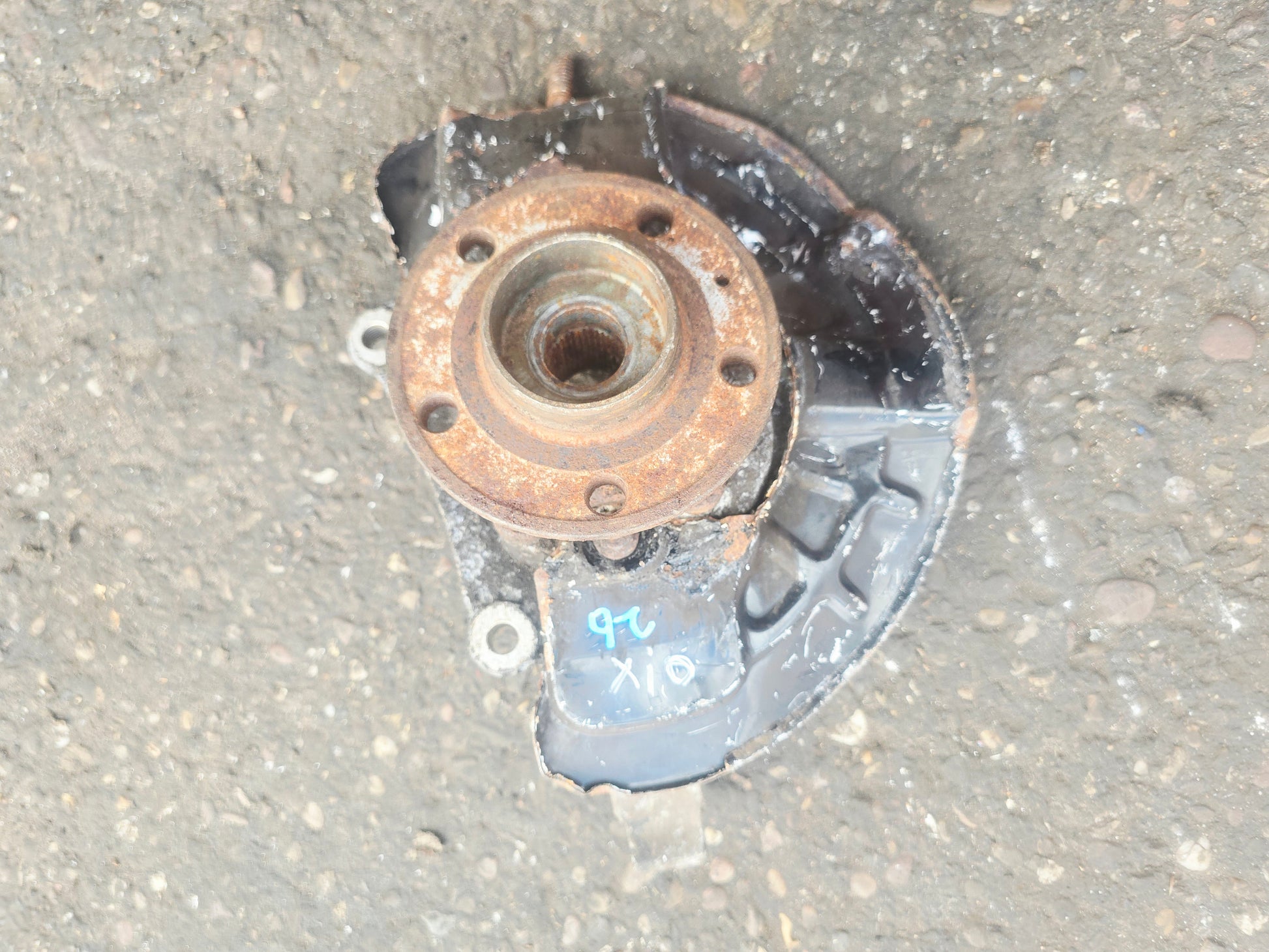 2001-2007 Volvo XC70 Front Right Hub Assembly 310860