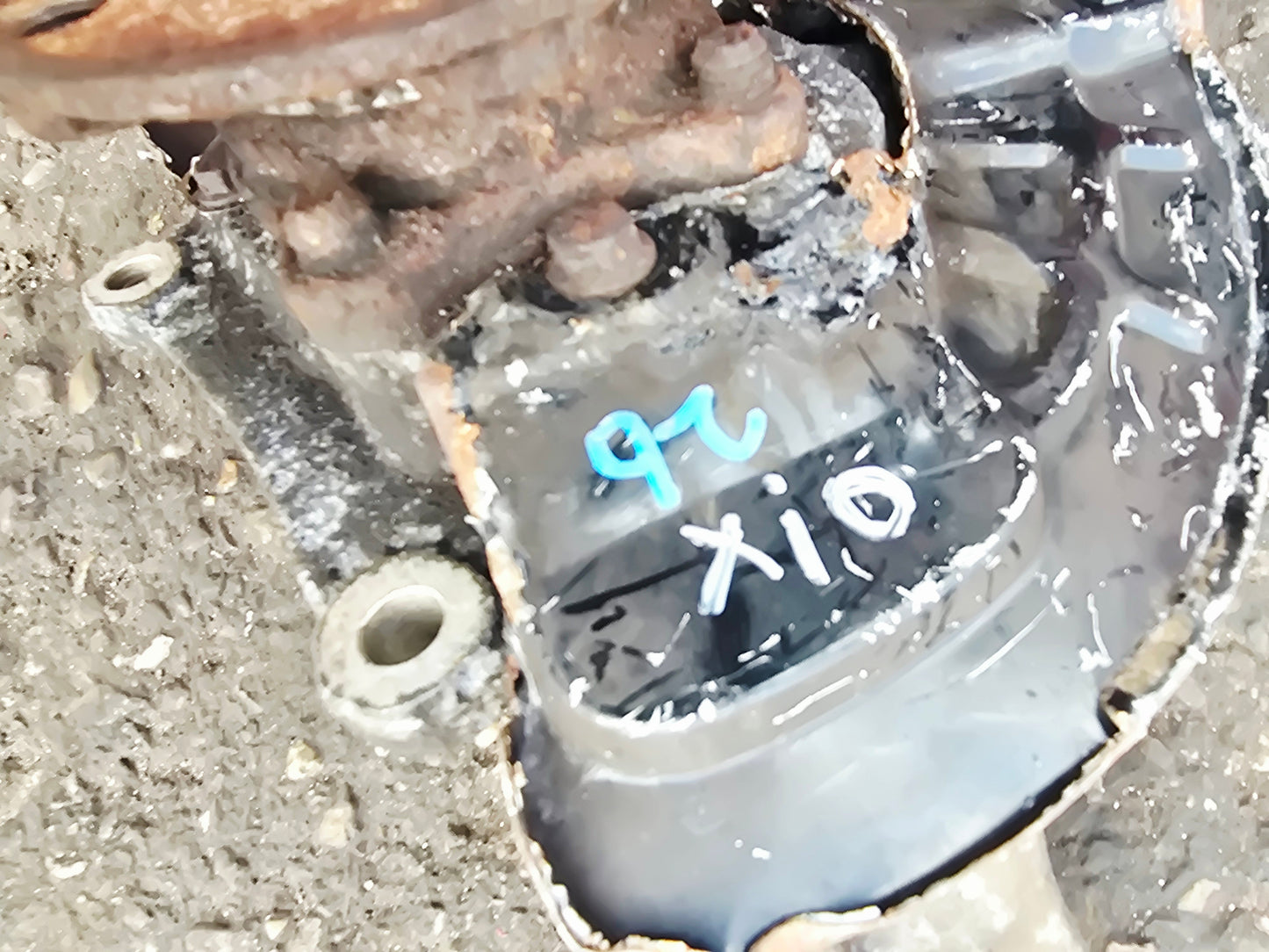 2001-2007 Volvo XC70 Front Right Hub Assembly 310860