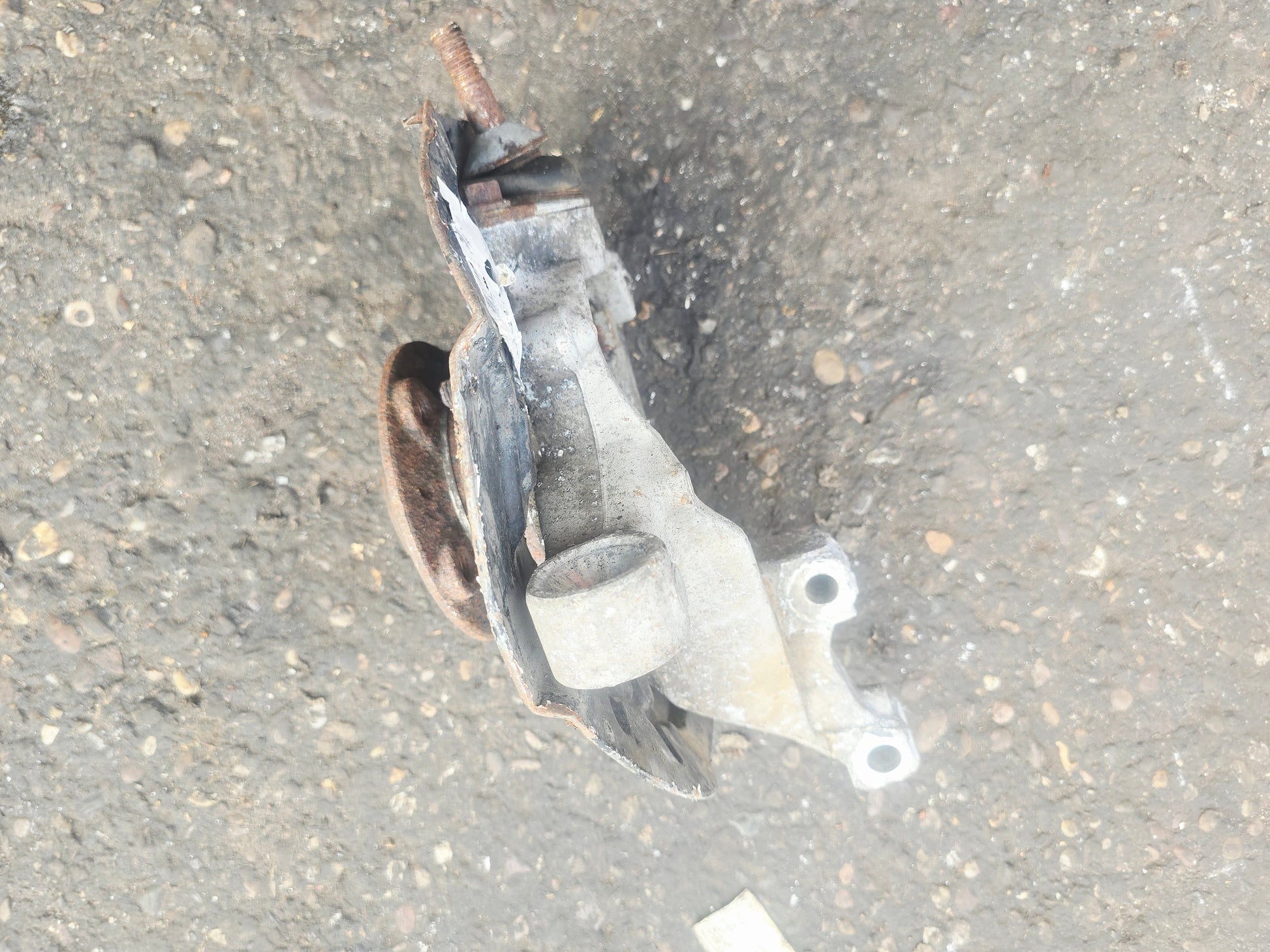 2001-2007 Volvo XC70 Front Right Hub Assembly 310860