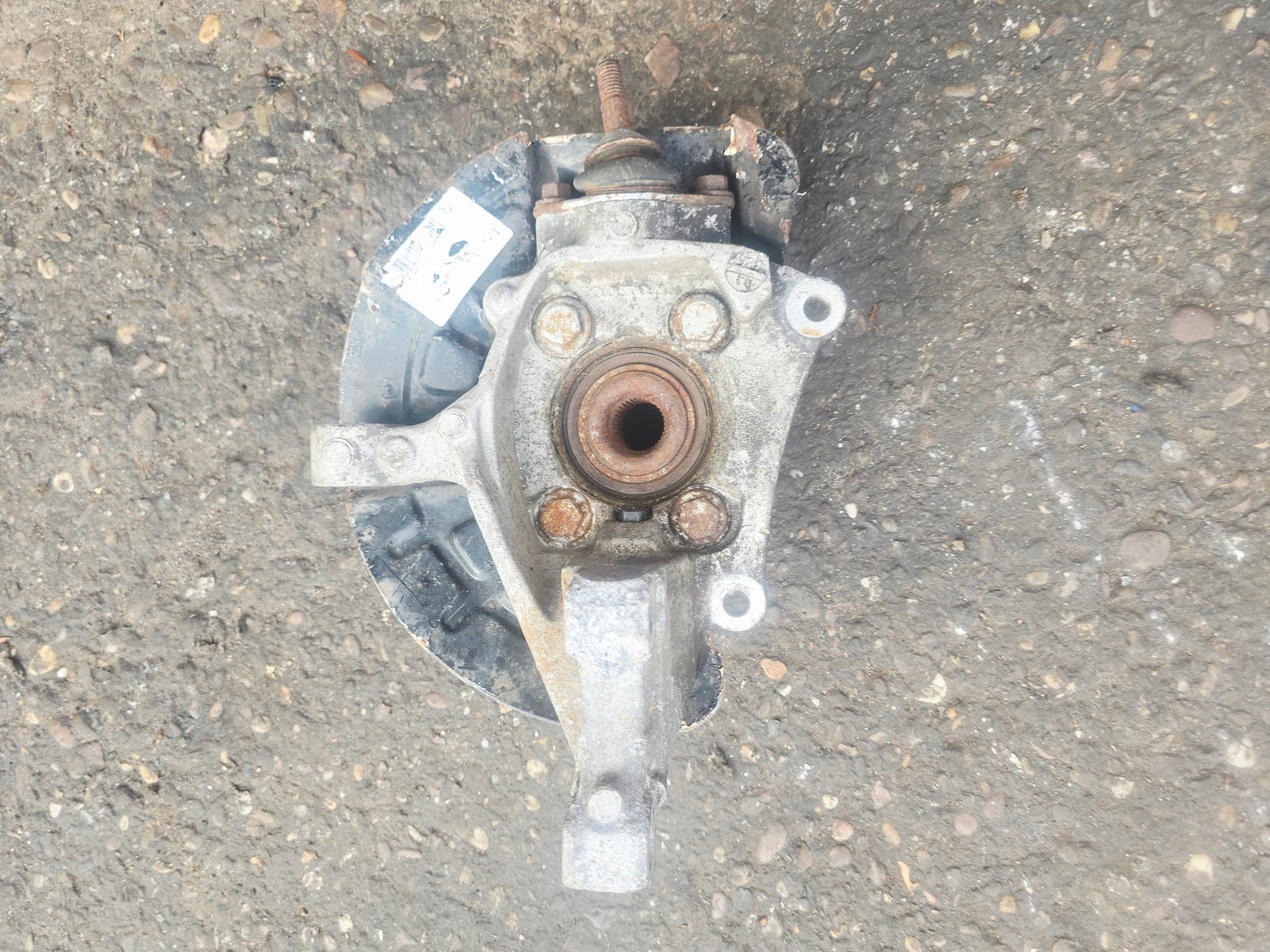 2001-2007 Volvo XC70 Front Right Hub Assembly 310860