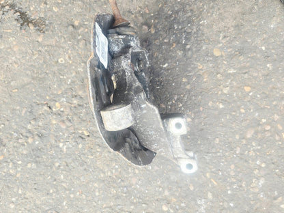 2006 Volvo XC70 Front Right Hub Assembly 310860