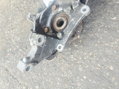 2006 Volvo XC70 Front Right Hub Assembly 310860