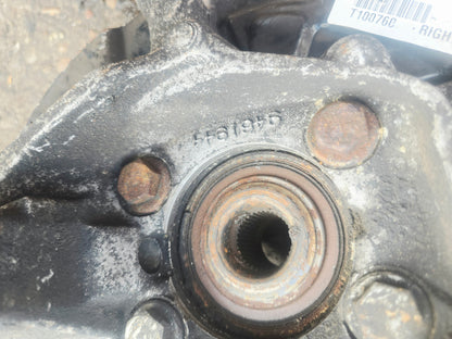 2006 Volvo XC70 Front Right Hub Assembly 310860