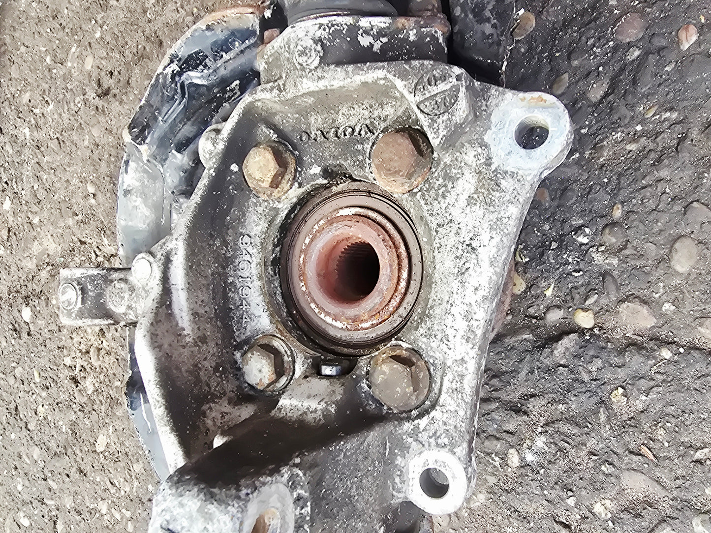 2005 Volvo V70 Front Right Hub Assembly 2.4 Diesel D5244T5 2000-2007