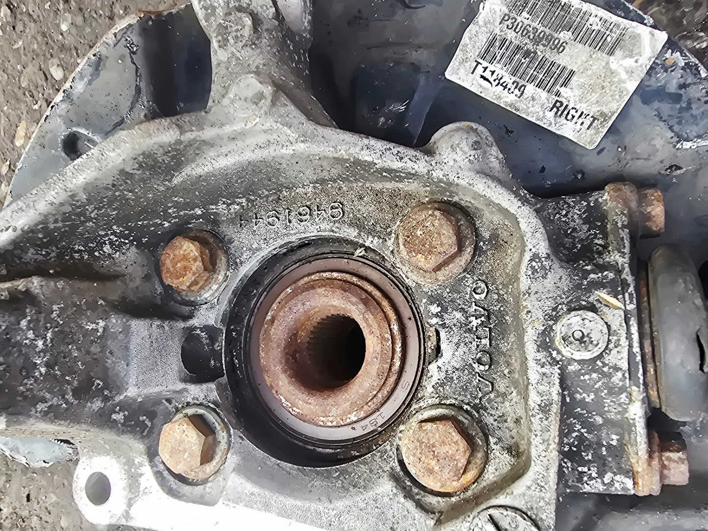 2004 Volvo S80 Front Right Driver Hub Assembly 2002-2006 2.4 Diesel
