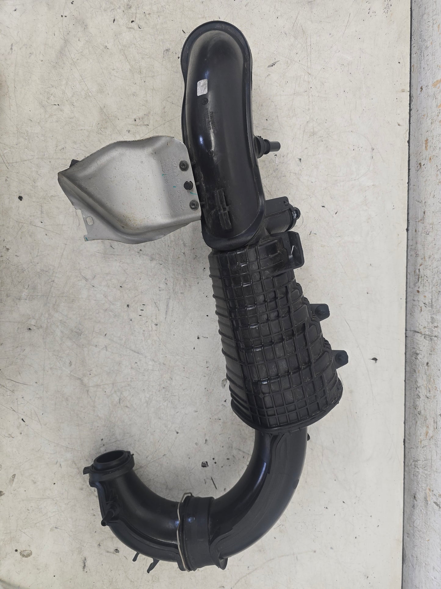 2022 Volvo XC40 T3 PHEV Hybrid Air Intake Pipe Assembly 32222145 | VS Breakers