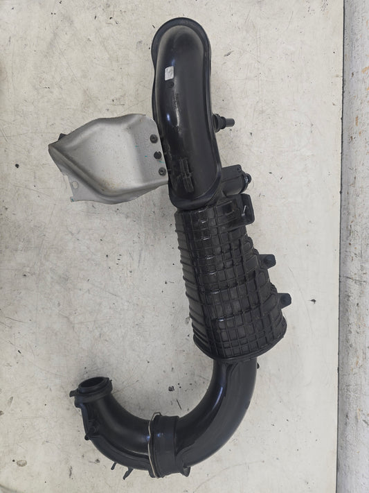 2022 Volvo XC40 T3 PHEV Hybrid Air Intake Pipe Assembly 32222145 | VS Breakers