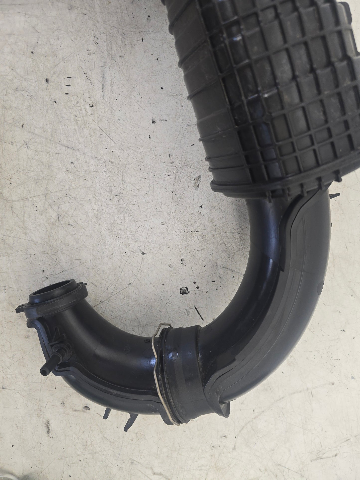 2022 Volvo XC40 T3 PHEV Hybrid Air Intake Pipe Assembly 32222145 | VS Breakers