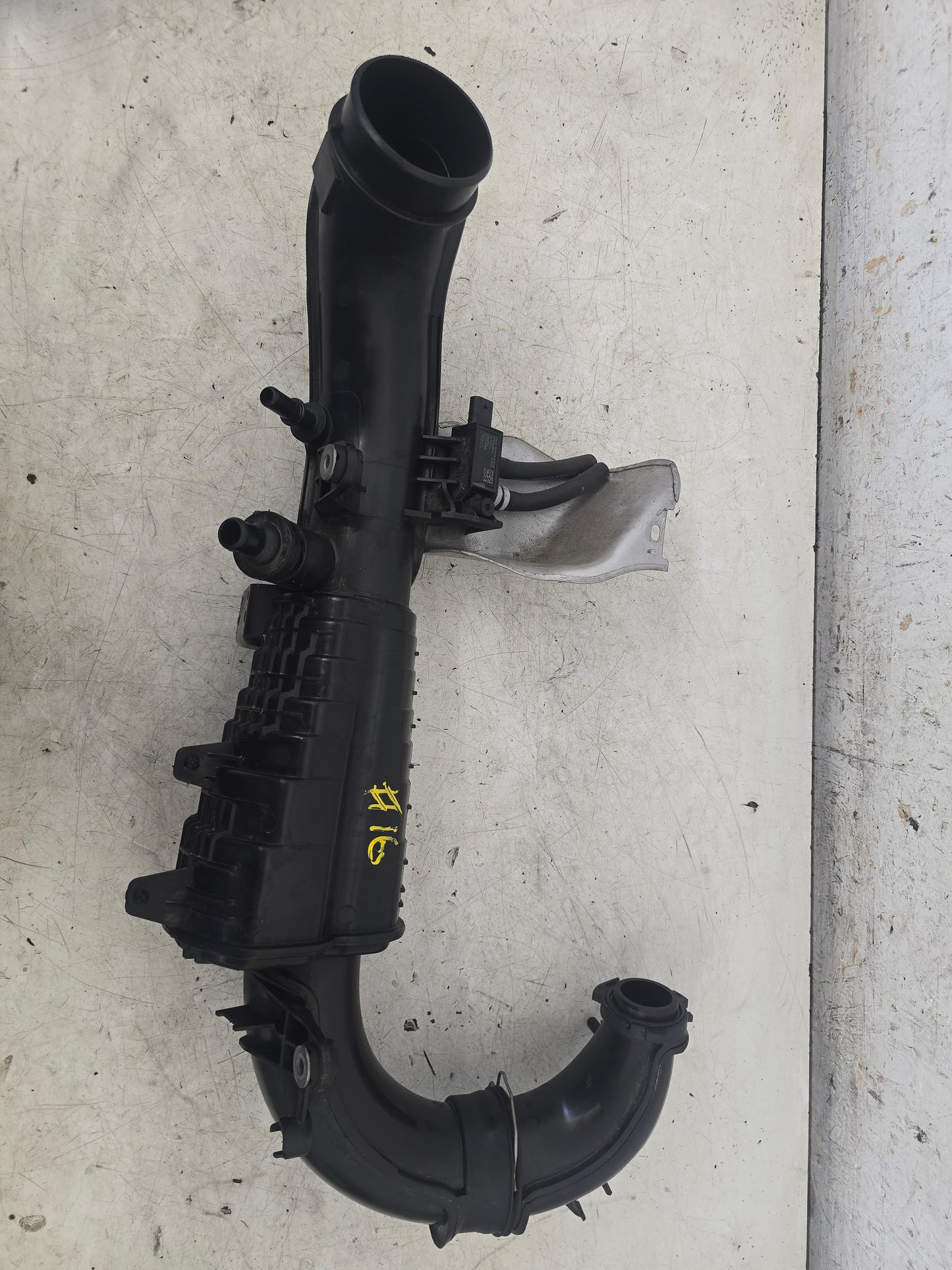 2022 Volvo XC40 T3 PHEV Hybrid Air Intake Pipe Assembly 32222145 | VS Breakers