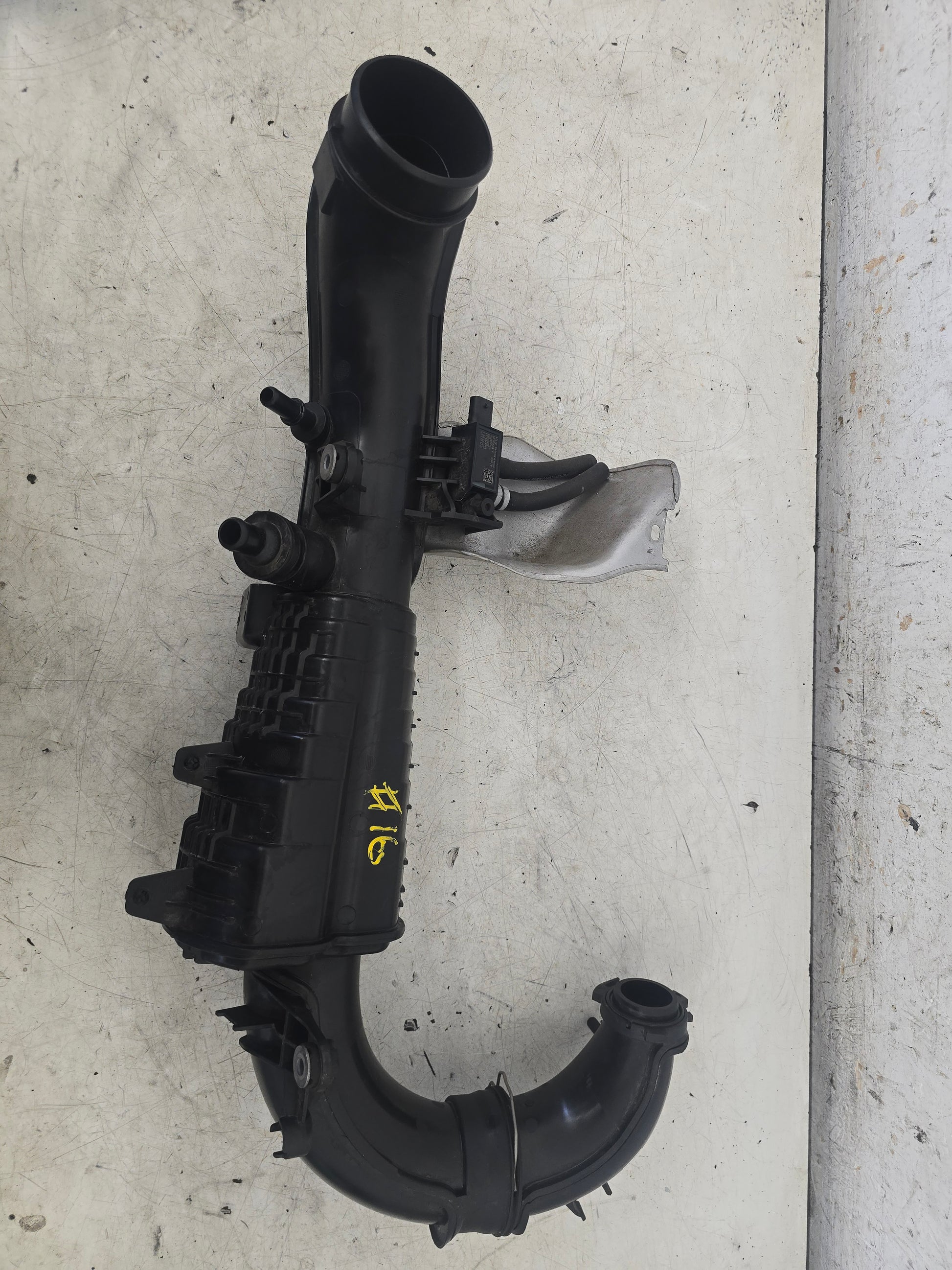2022 Volvo XC40 T3 PHEV Hybrid Air Intake Pipe Assembly 32222145 | VS Breakers