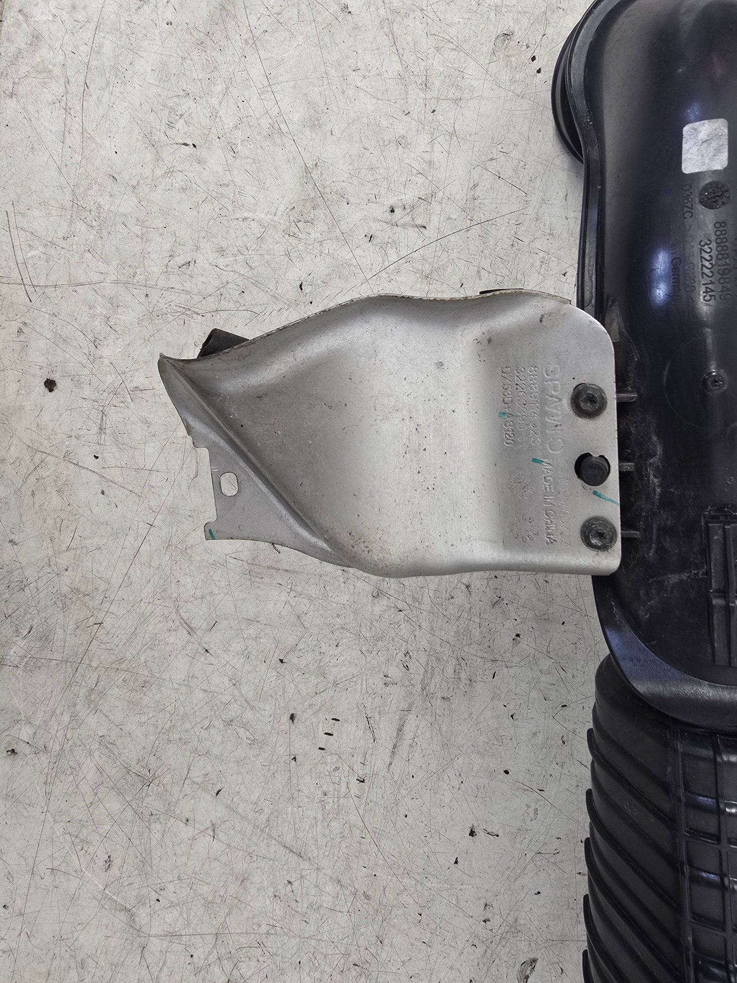 2022 Volvo XC40 T3 PHEV Hybrid Air Intake Pipe Assembly 32222145 | VS Breakers