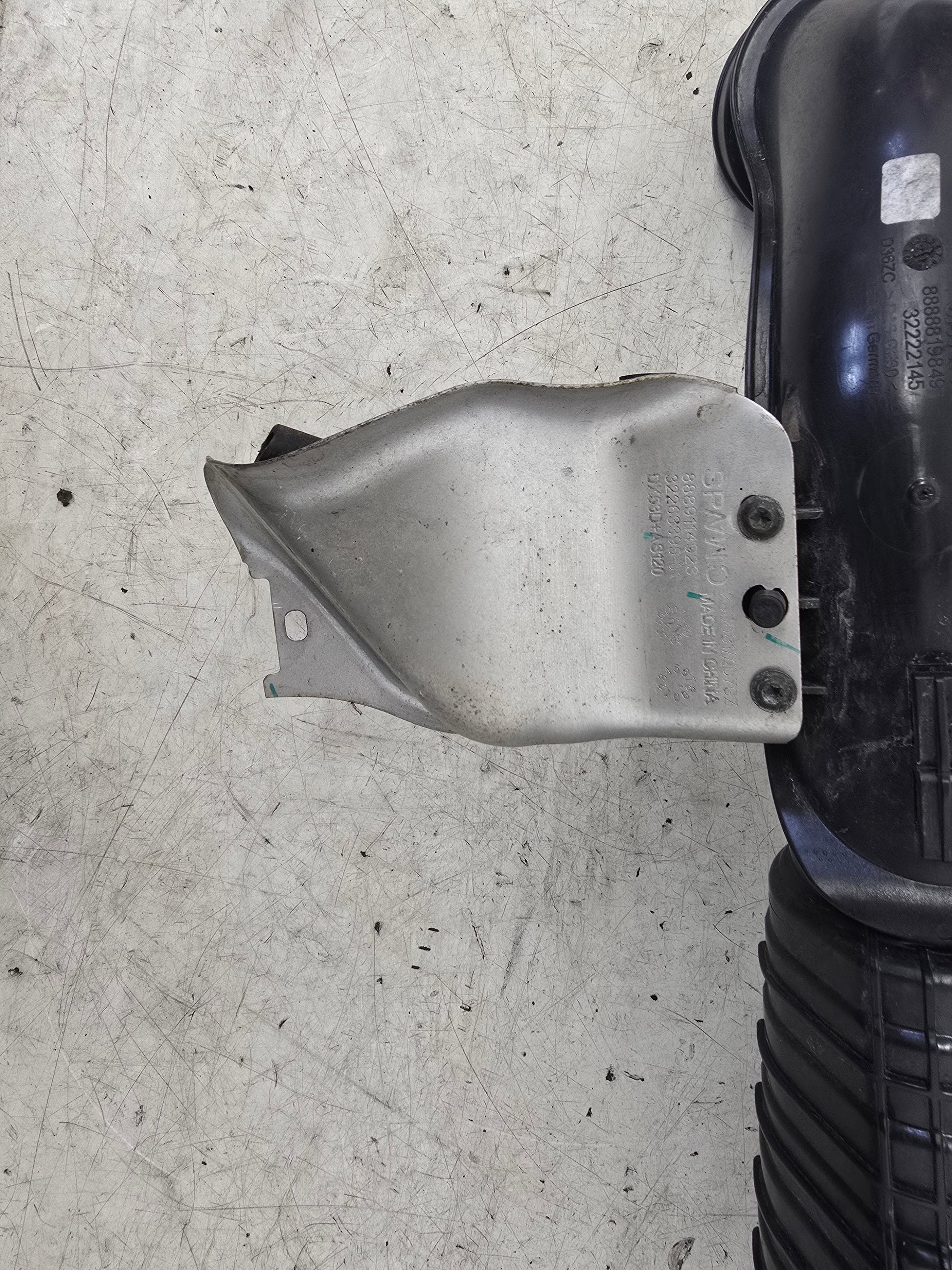 2022 Volvo XC40 T3 PHEV Hybrid Air Intake Pipe Assembly 32222145 | VS Breakers