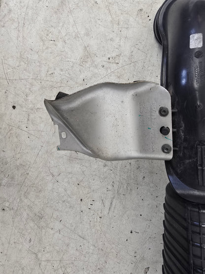 2022 Volvo XC40 T3 PHEV Hybrid Air Intake Pipe Assembly 32222145 | VS Breakers