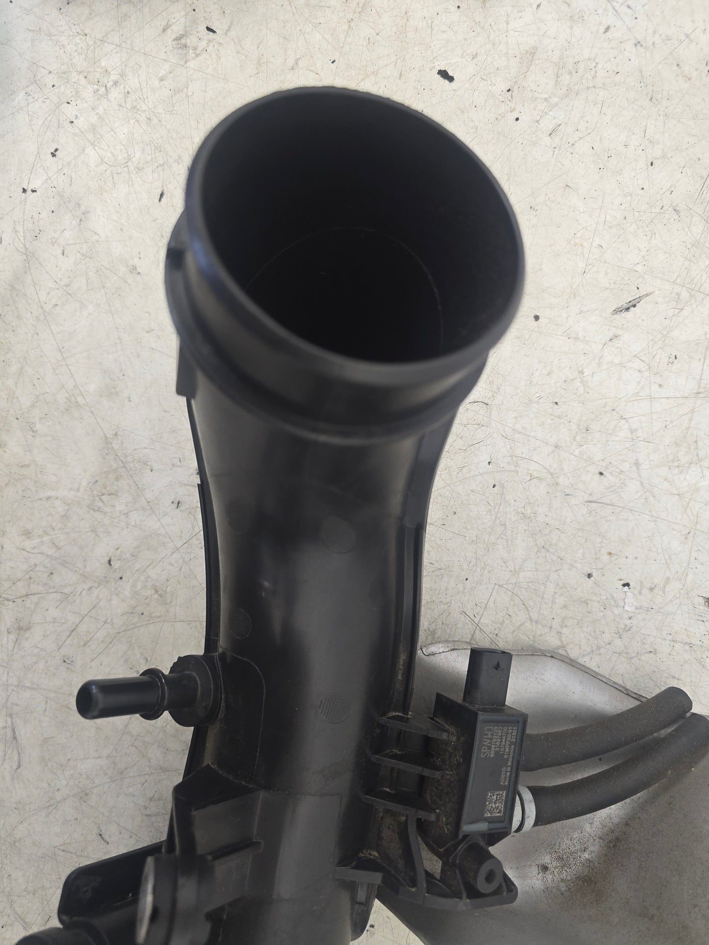 2022 Volvo XC40 T3 PHEV Hybrid Air Intake Pipe Assembly 32222145 | VS Breakers
