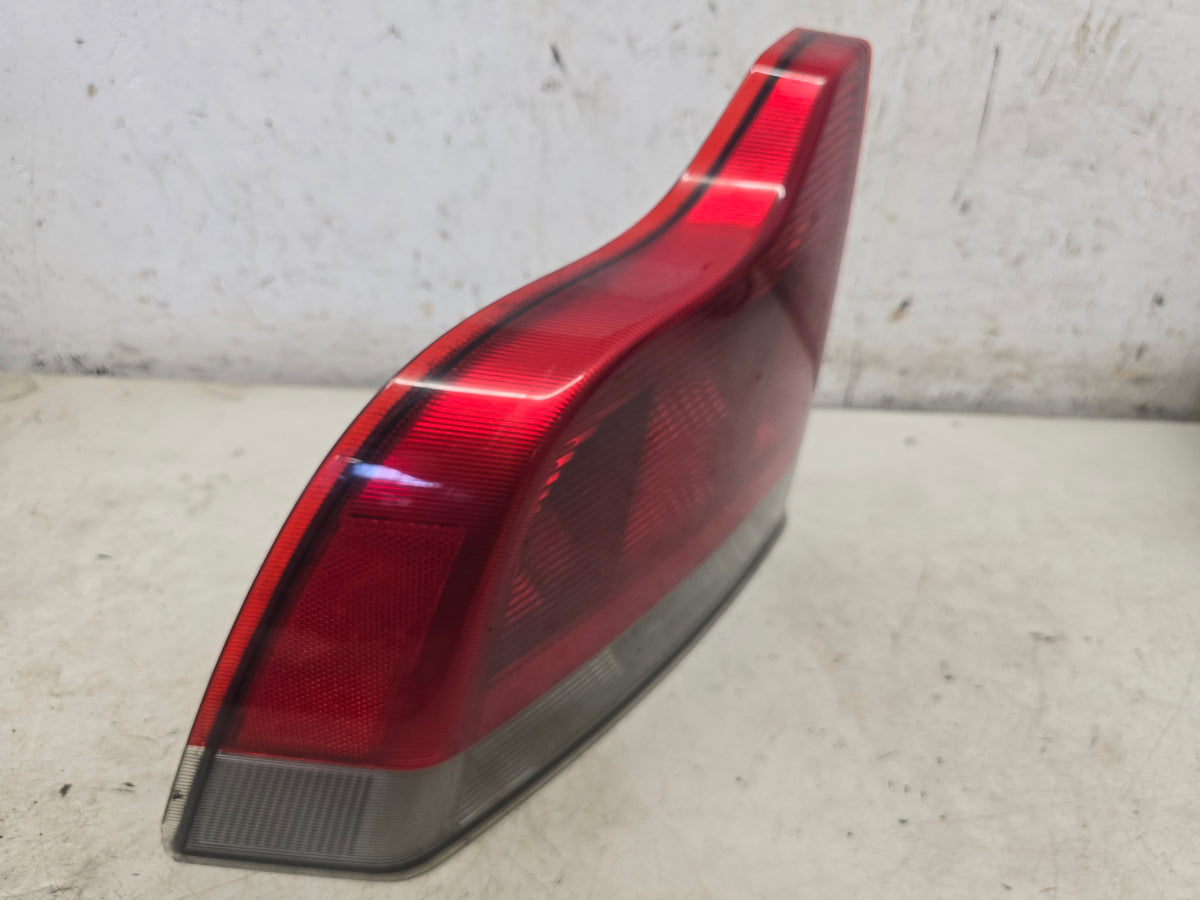 2000-2004 Volvo S60 Rear Left Brake Light 8664081 Genuine Passenger Side