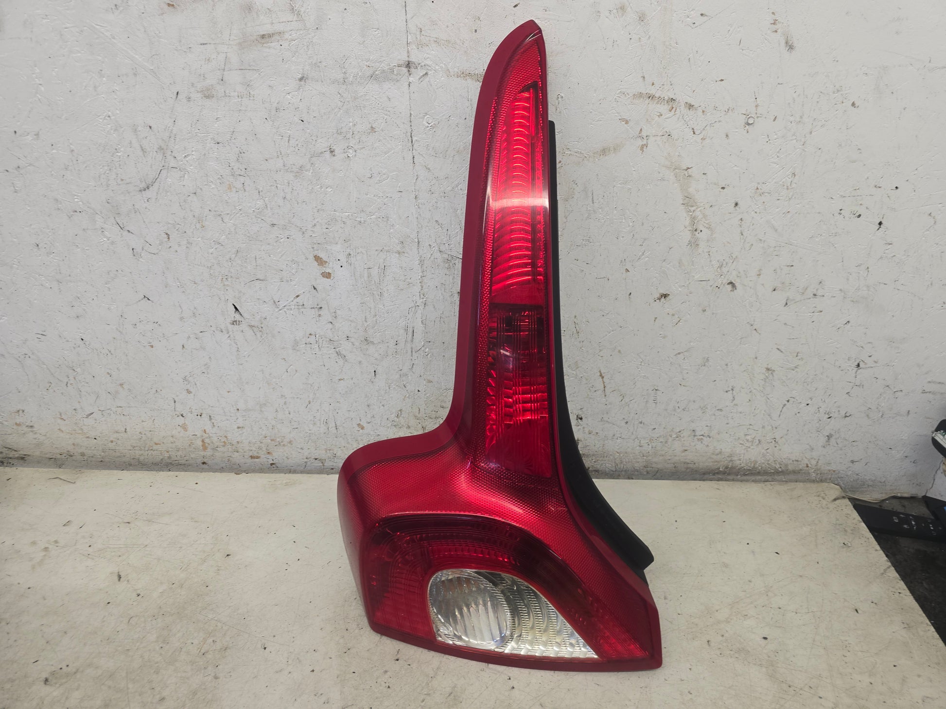 31213913 Volvo C30 Rear Left Tail Light On Body 2006–2013 Genuine OEM — VS Breakers