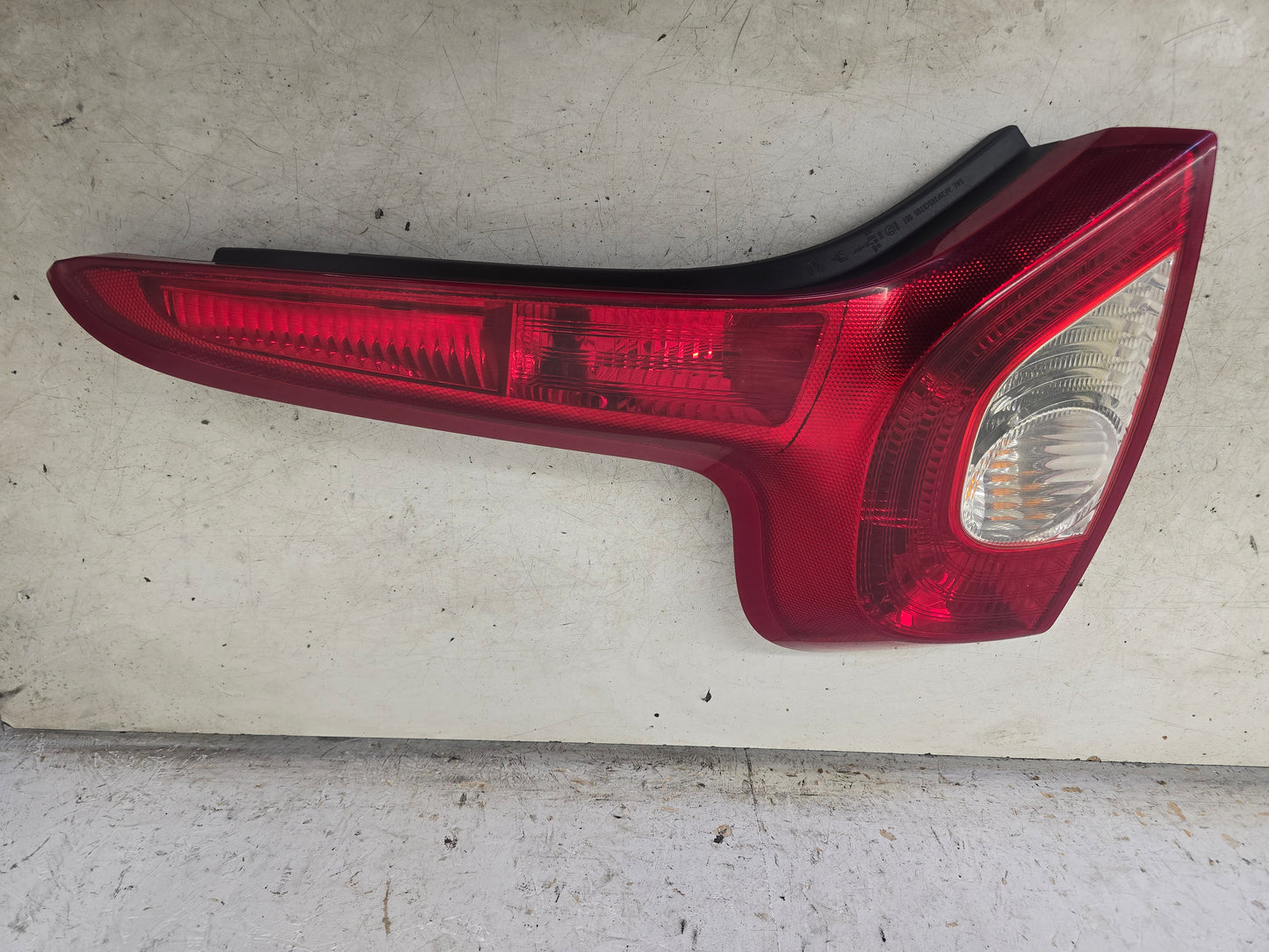 31213913 Volvo C30 Rear Left Tail Light On Body 2006–2013 Genuine OEM — VS Breakers