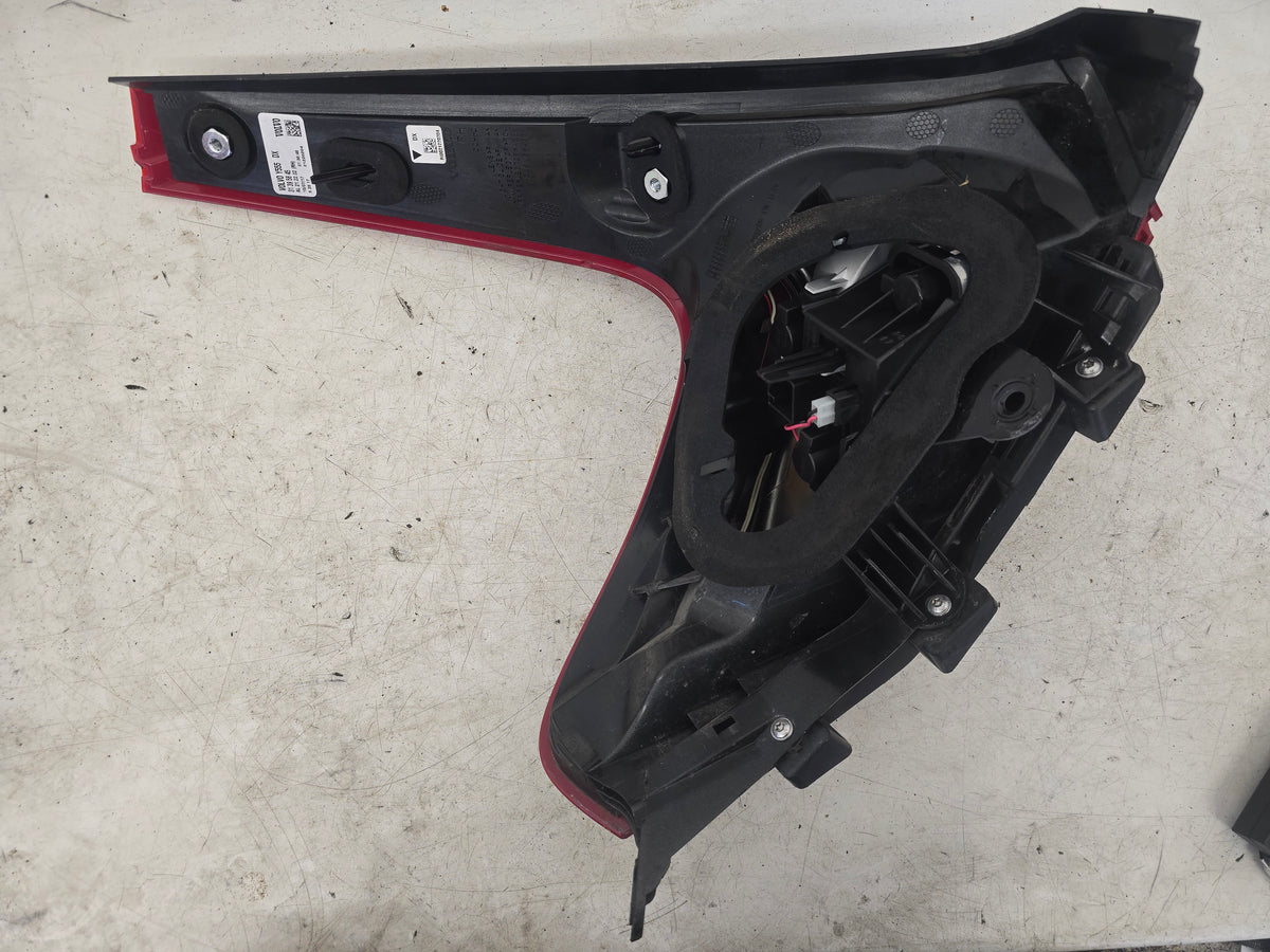 31395845 Volvo V40 Right Rear Tail Light On Body 2012-2019 Genuine Onyx Black