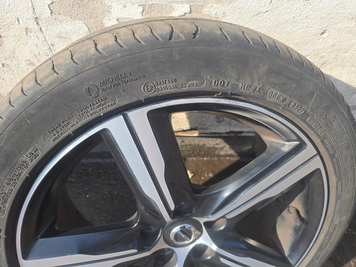 31423871 Volvo V40 Hatchback Diamond Cut Alloy Wheel 225/45/R17 2012-2019 Genuine