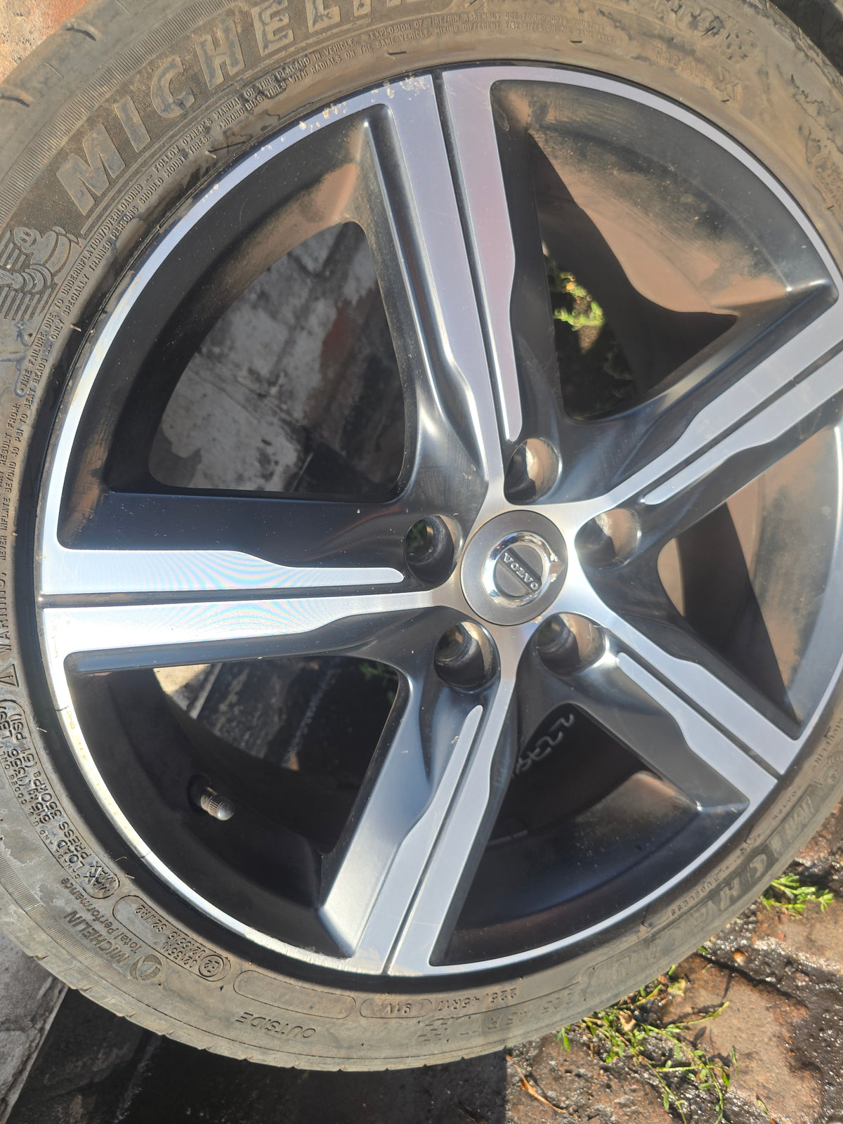 2012-2019 Volvo V40 Hatchback Diamond Cut Alloy Wheel 31423871 — Genuine
