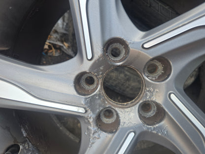 31317640 Volvo V60 DRIVe 18" Diamond Cut Alloy Wheel 2021 1560cc Diesel