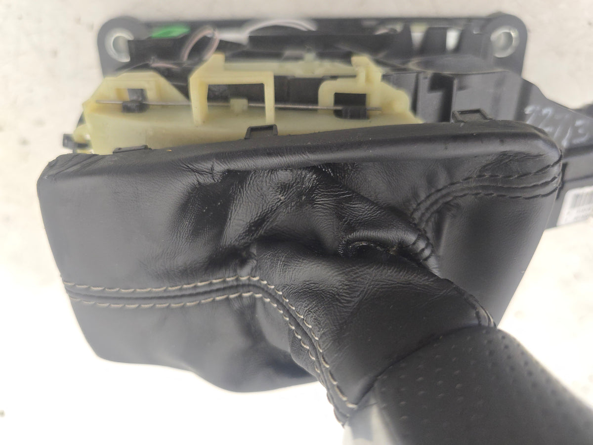 31437819 Volvo V40 Hatchback Automatic Gear Selector Gearstick 2012-2019 Genuine OEM