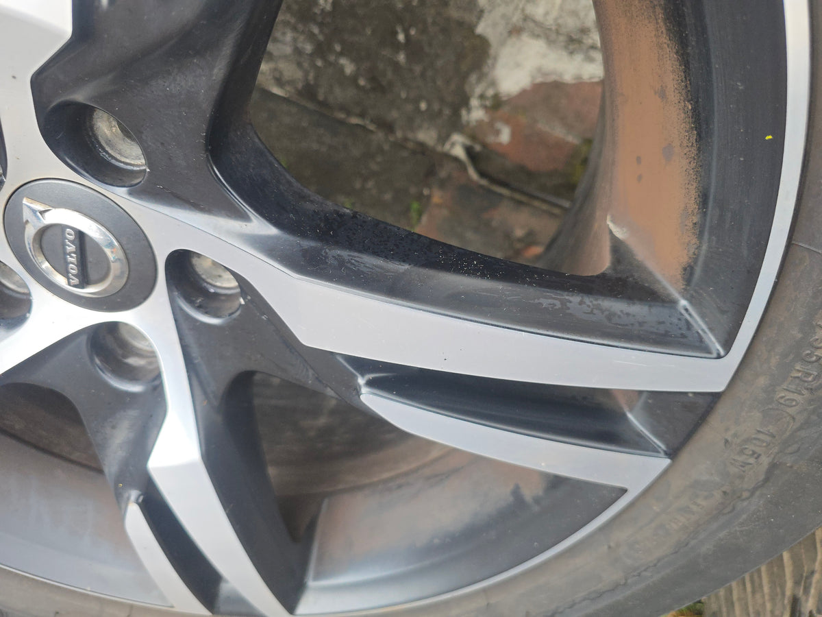 31423931 Volvo XC60 II 19" Diamond Cut Alloy Wheel 5x108 ET50.5 with 235/55/19 Michelin Cross Climate Tyre 2020-2026