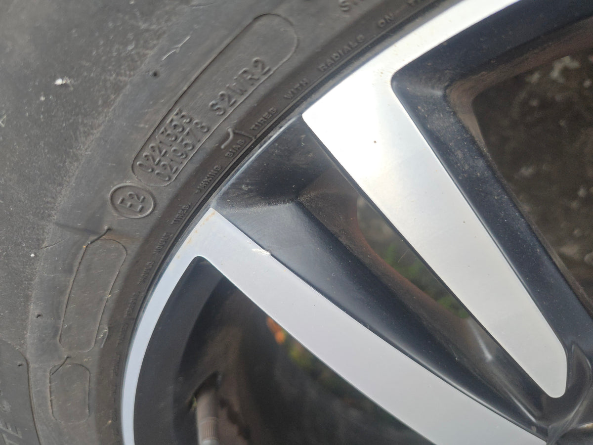 31423931 Volvo XC60 II 19" Diamond Cut Alloy Wheel 5x108 ET50.5 with 235/55/19 Michelin Cross Climate Tyre 2020-2026