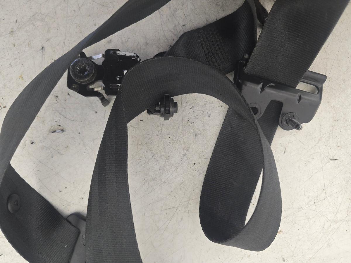39844548 Volvo XC90 II Front Right Driver Seat Belt 2015-2030 Genuine — VS Breakers Nottingham