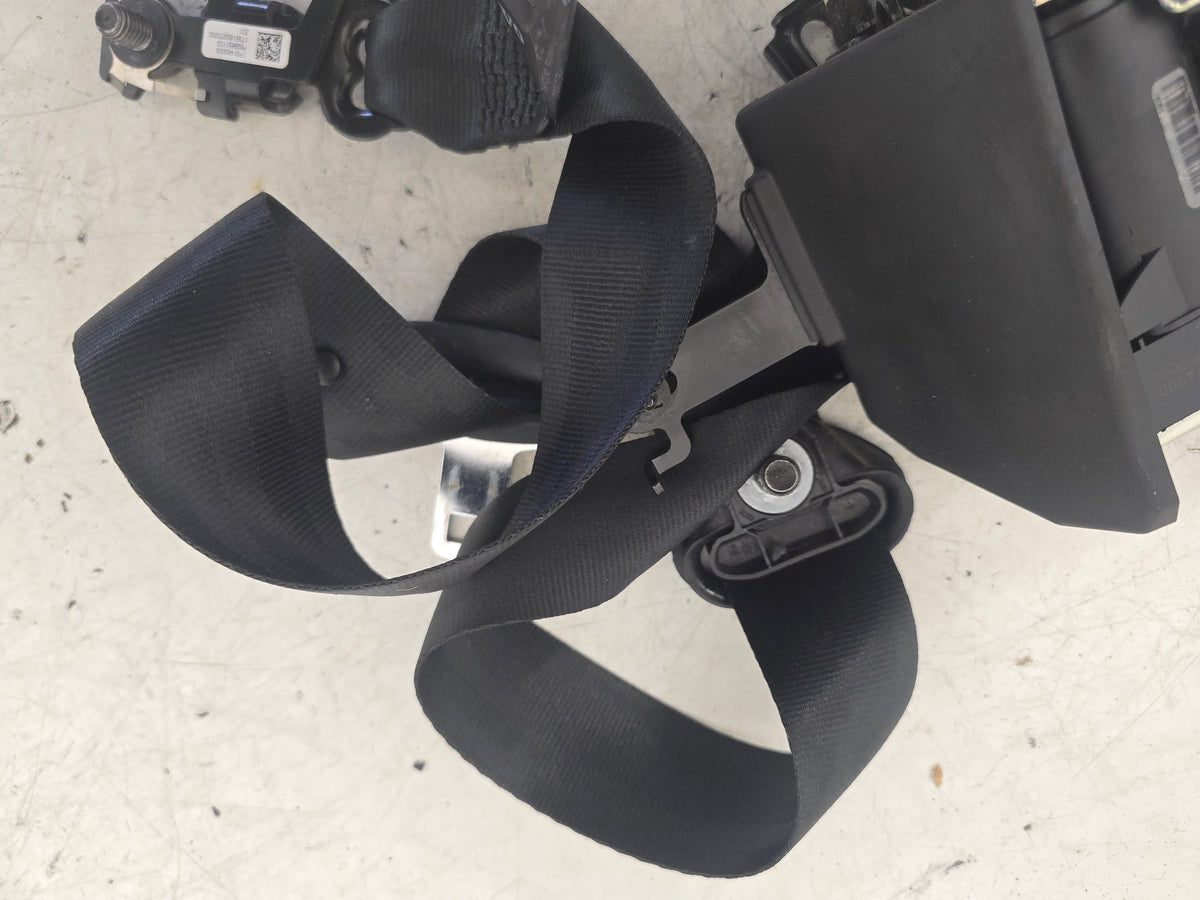 39844548 Volvo XC90 II Front Right Driver Seat Belt 2015-2030 Genuine — VS Breakers Nottingham