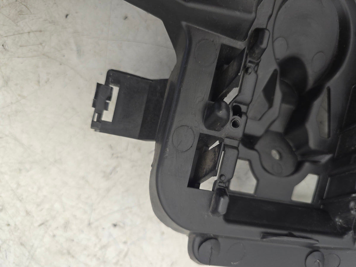 31395104 Genuine Volvo V40 Hatchback Rear Right Driver Side Bumper Bracket 2012-2019