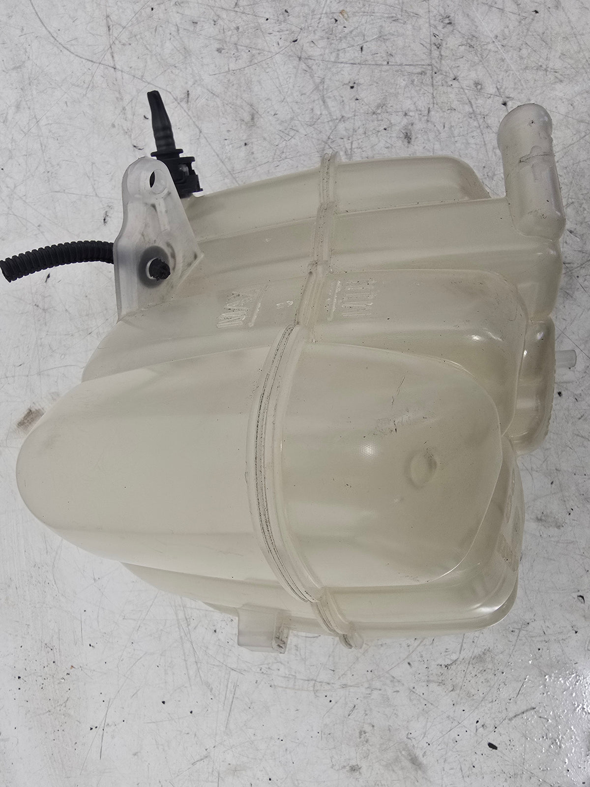 31465682 Genuine Volvo XC90 Coolant Expansion Tank 2015-2025 D4204T11 — Also Fits V90, XC60, S90, S60, V60 & Polestar 1