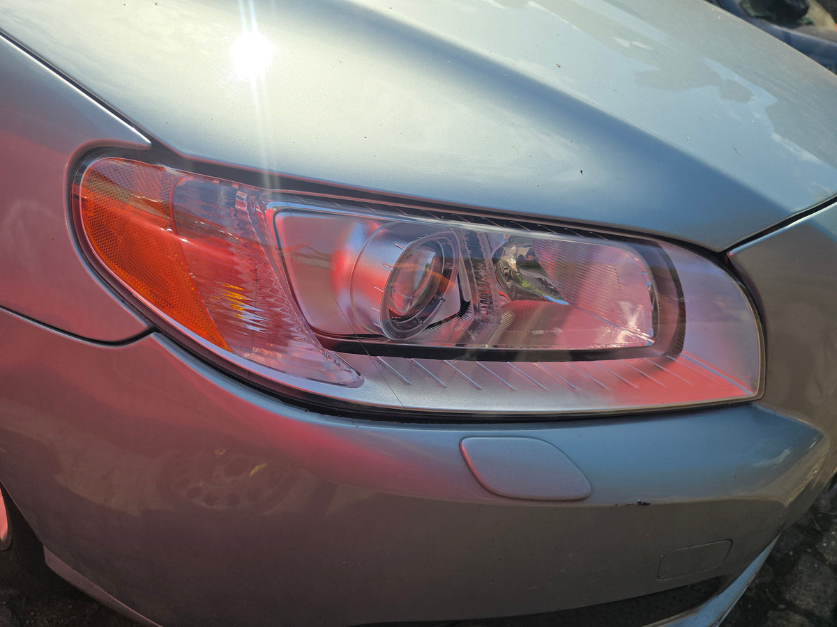 2007-2009 Volvo V70 III Driver Side Headlight Genuine OEM RHD — VS Breakers Nottingham