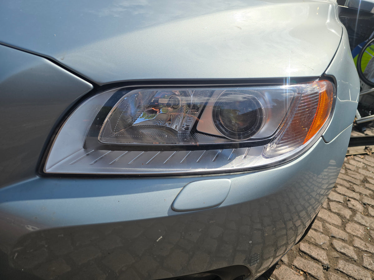 2007 Volvo V70 III Left Passenger Headlight 2521cc Petrol Genuine — VS Breakers