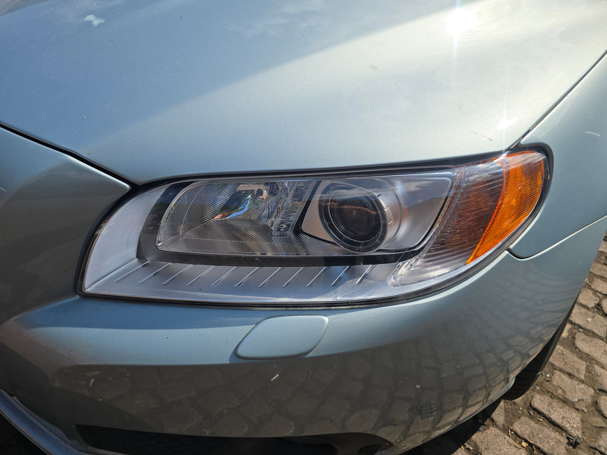 2007 Volvo V70 III Left Passenger Headlight 2521cc Petrol Genuine — VS Breakers