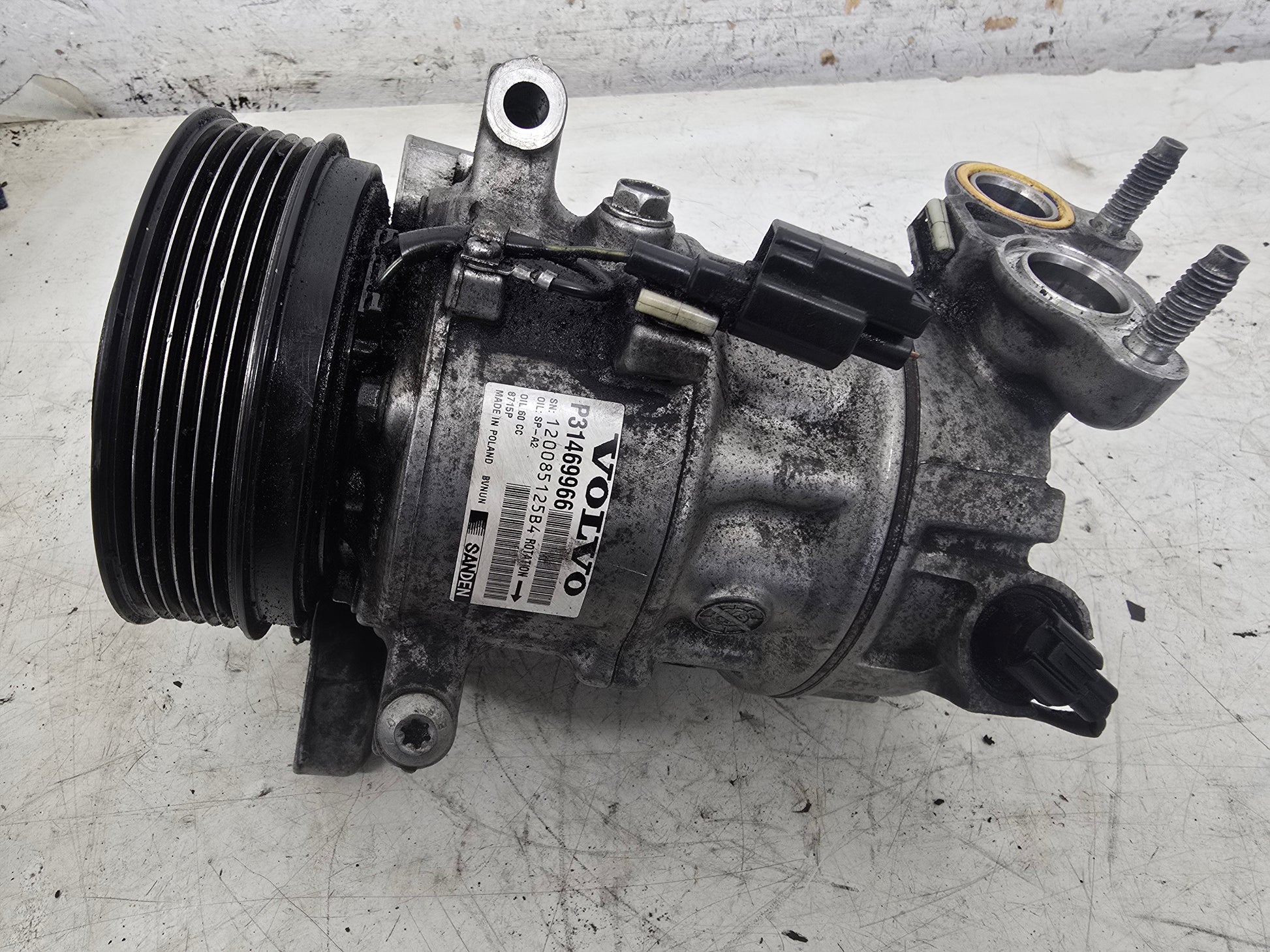 2015-2019 Volvo V40 2.0D A/C Air Con Compressor 31469966 | VS Breakers Nottingham