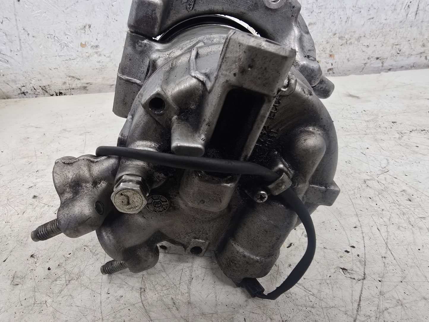 2015-2019 Volvo V40 2.0D A/C Air Con Compressor 31469966 | VS Breakers Nottingham