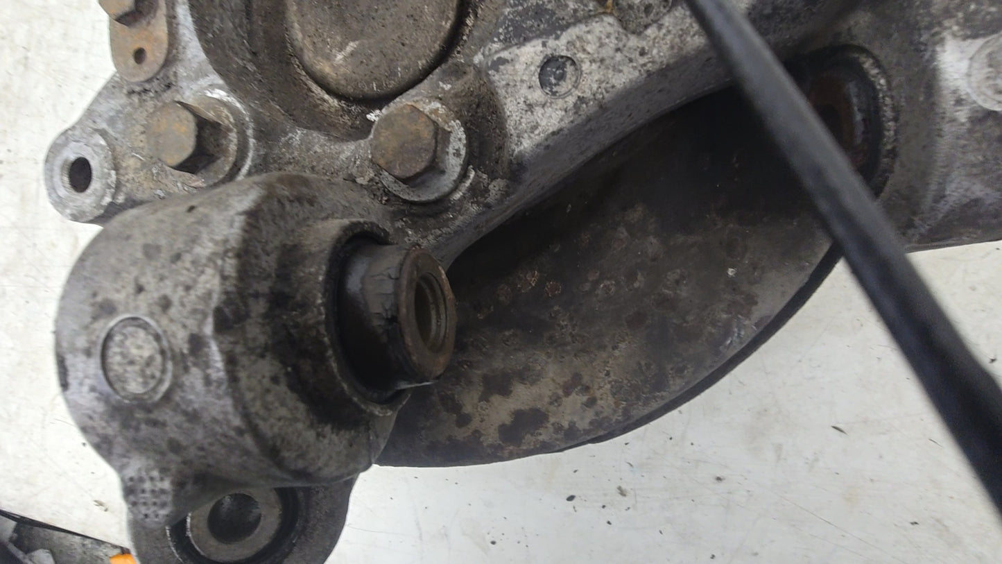 9200624 Volvo S80 V70 S60 Rear Right Driver Wheel Hub 1998-2006 Genuine