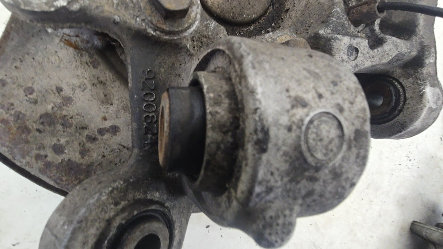 9200624 Volvo S80 V70 S60 Rear Right Driver Wheel Hub 1998-2006 Genuine