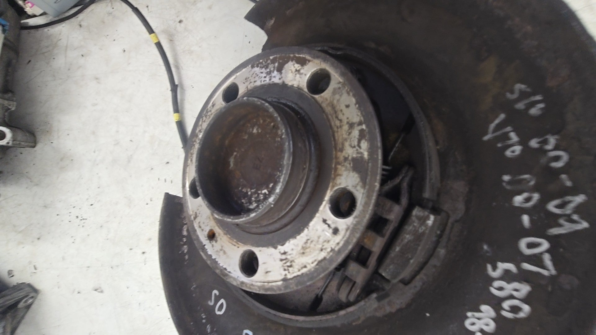 9200624 Volvo S80 V70 S60 Rear Right Driver Wheel Hub 1998-2006 Genuine