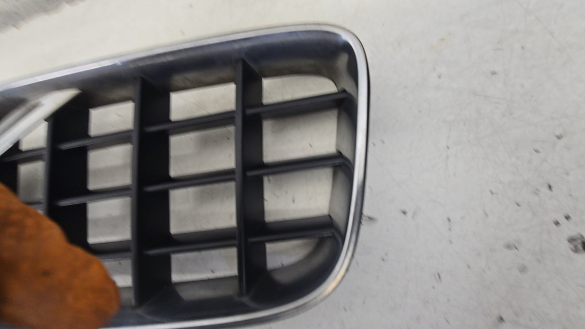2003-2010 Volvo XC90 Front Grille 8620641 Genuine Grey — VS Breakers Nottingham