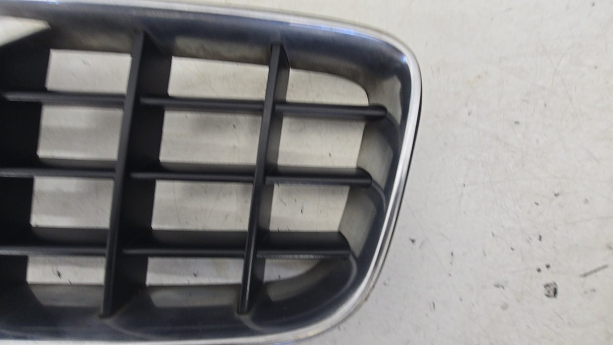 2003-2010 Volvo XC90 Front Grille 8620641 Genuine Grey — VS Breakers Nottingham