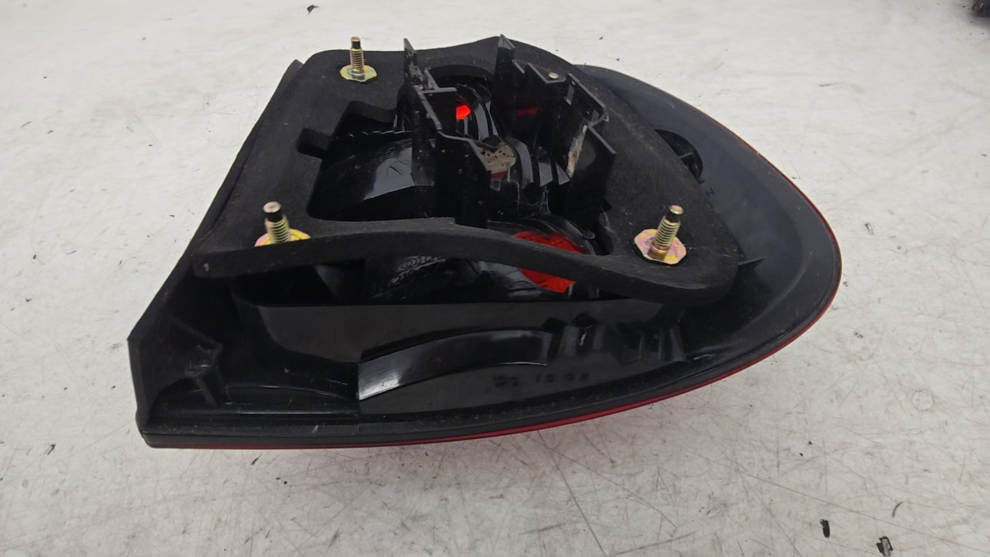 30621887 Volvo V40 Estate Rear Left Passenger Light Assembly 2000-2004 1587cc Petrol