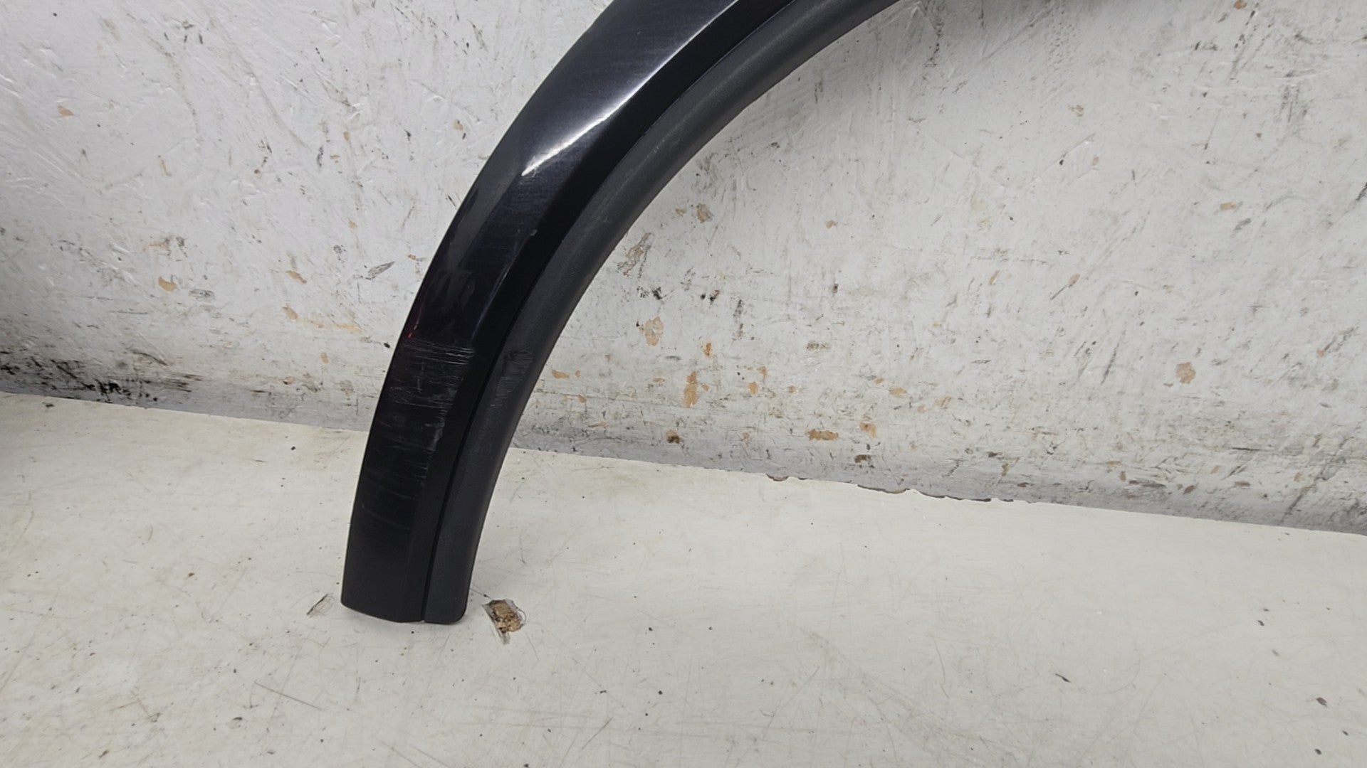 30779577 Volvo XC90 Front Left Passenger Wheel Arch Trim 2006-2015 — VS Breakers Nottingham