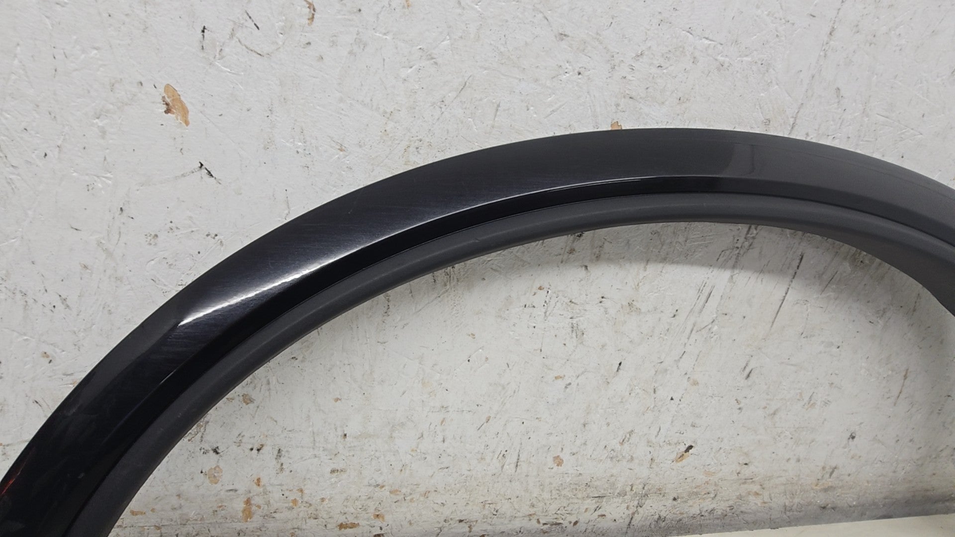 30779577 Volvo XC90 Front Left Passenger Wheel Arch Trim 2006-2015 — VS Breakers Nottingham