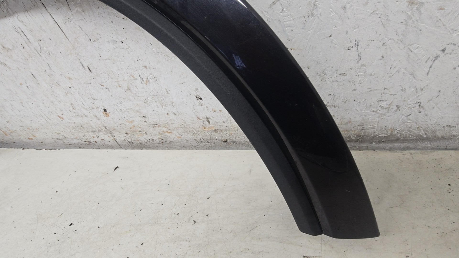 30779577 Volvo XC90 Front Left Passenger Wheel Arch Trim 2006-2015 — VS Breakers Nottingham