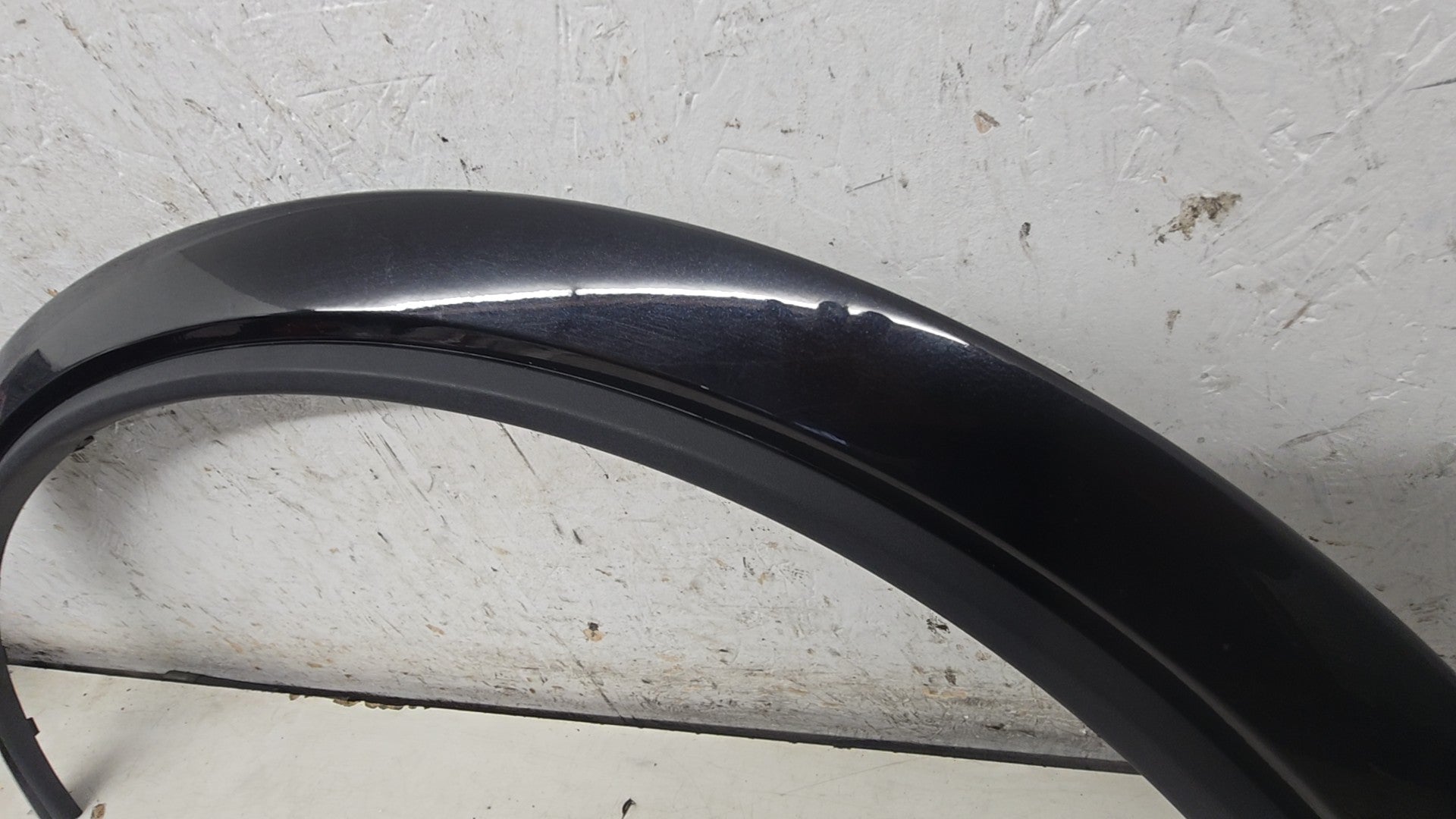 30779577 Volvo XC90 Front Left Passenger Wheel Arch Trim 2006-2015 — VS Breakers Nottingham